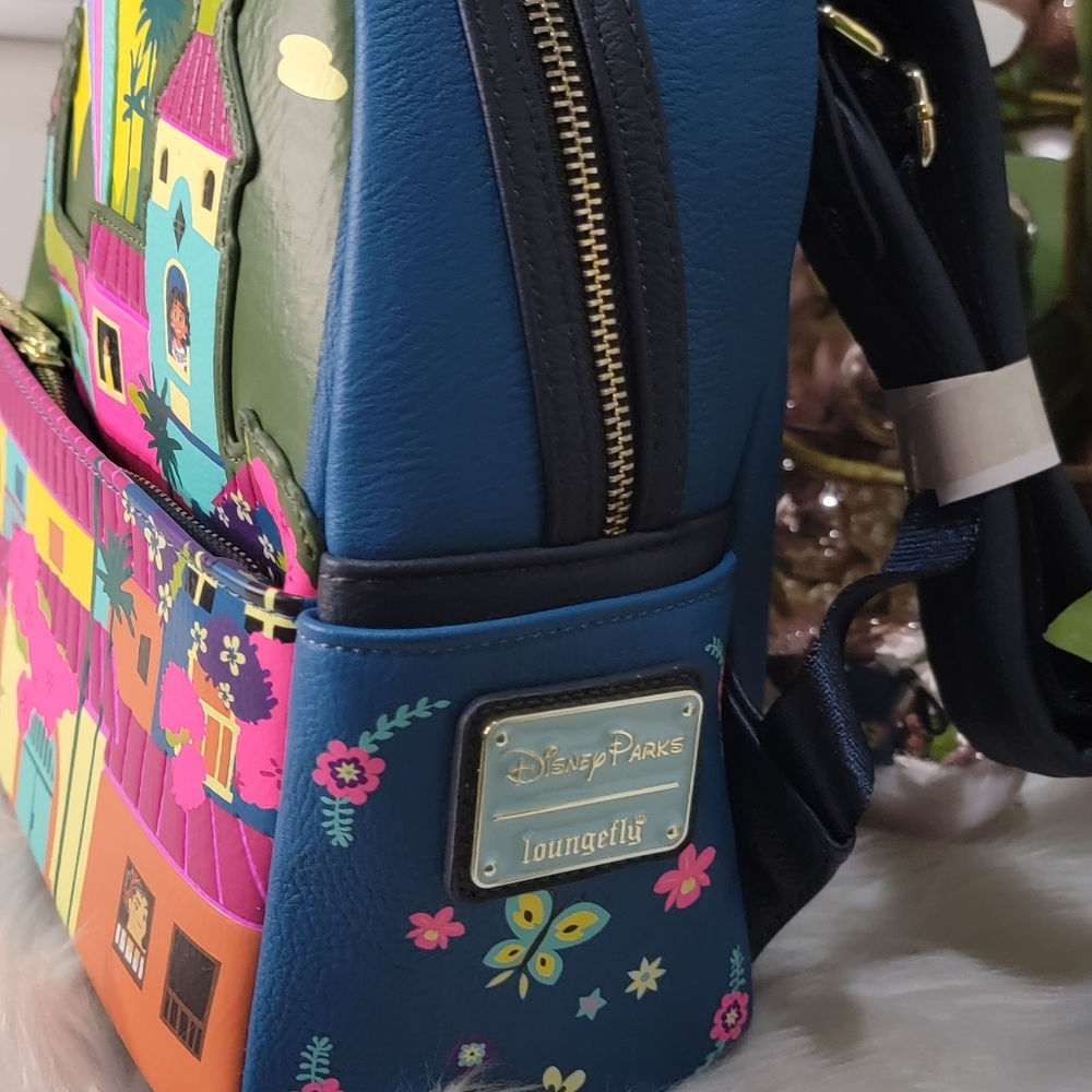 Loungefly Encanto Backpack Brand new - Picture 3 of 6